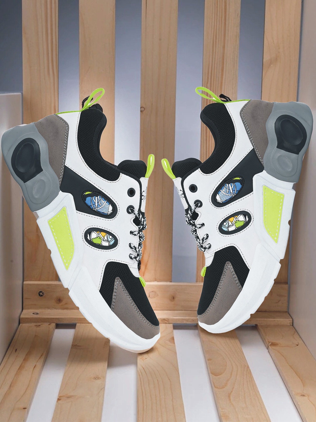 

MANSAMUSA Men White Mesh Running Non-Marking Shoes