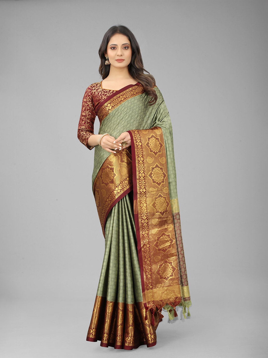 

WILORI Women Green & Gold-Toned Ethnic Motifs Zari Silk Cotton Mysore Silk Saree