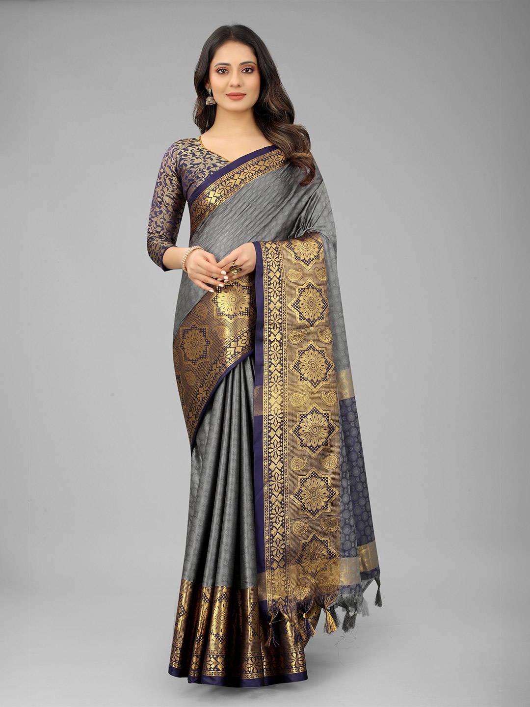 

WILORI Women Grey & Gold-Toned Ethnic Motifs Zari Silk Cotton Mysore Silk Saree
