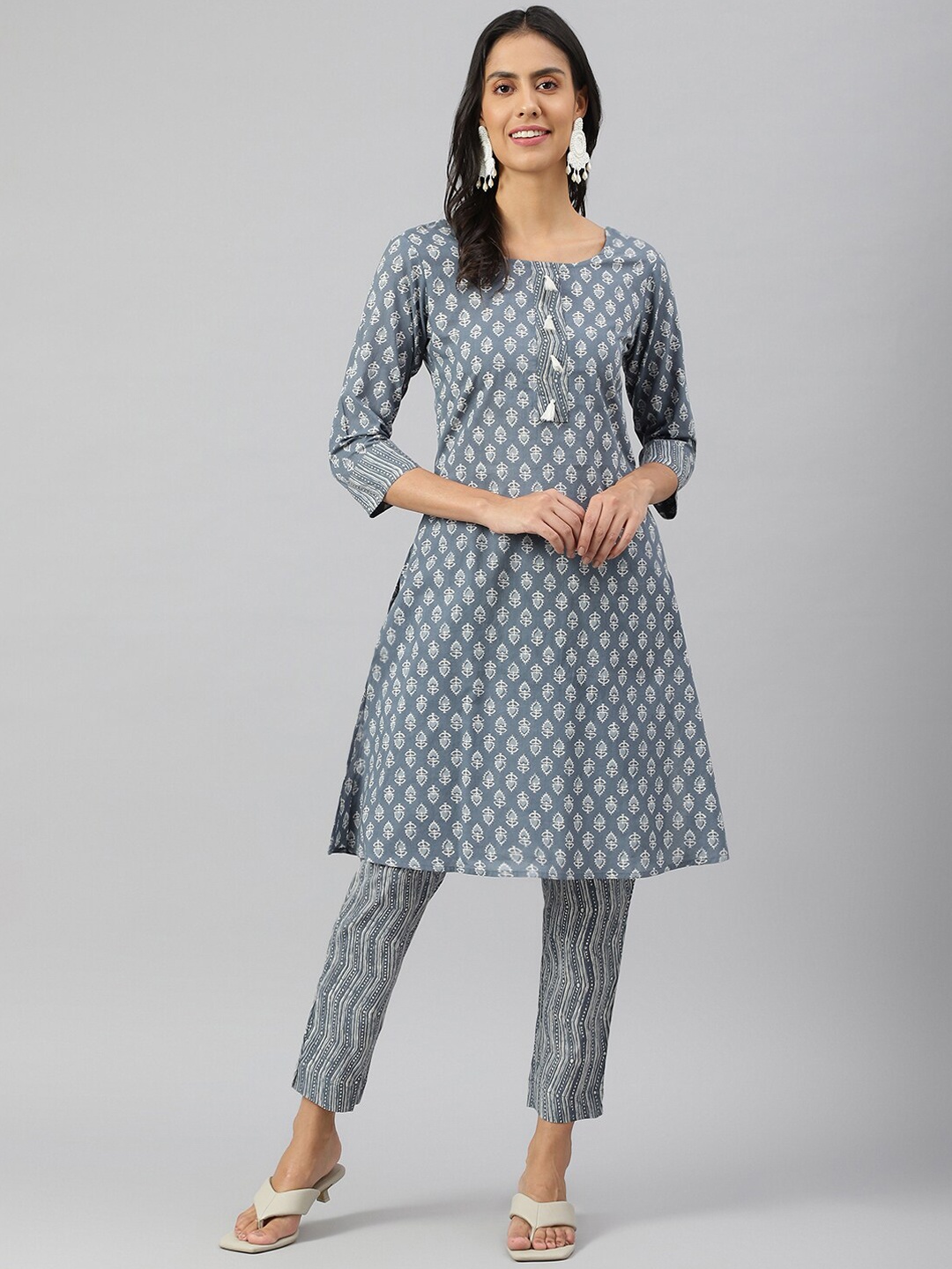 

METRO-FASHION Women Grey Printed Pleated Pure Cotton Kurti with Trousers
