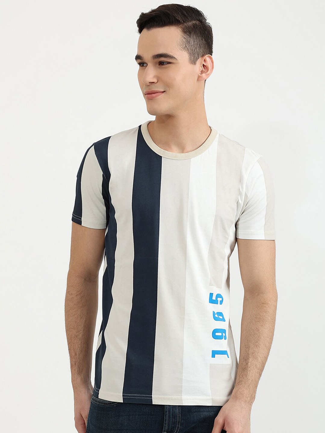 

United Colors of Benetton Men White and Navy Blue Striped T-shirt