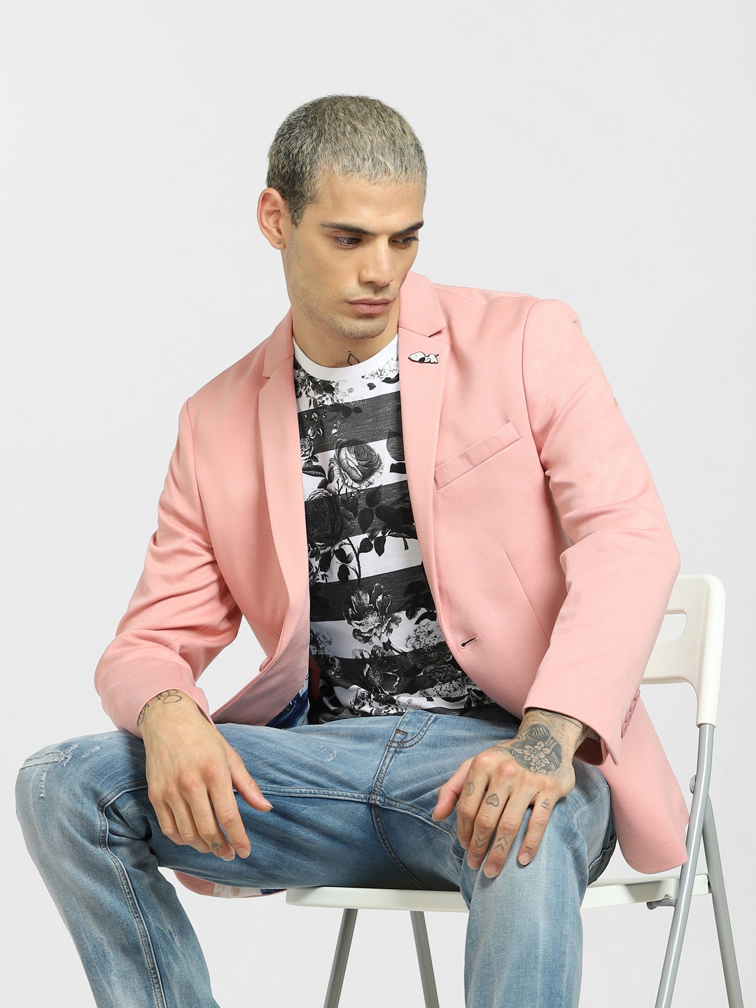 Jack & Jones Men Black And White Floral Printed Slim Fit T-shirt