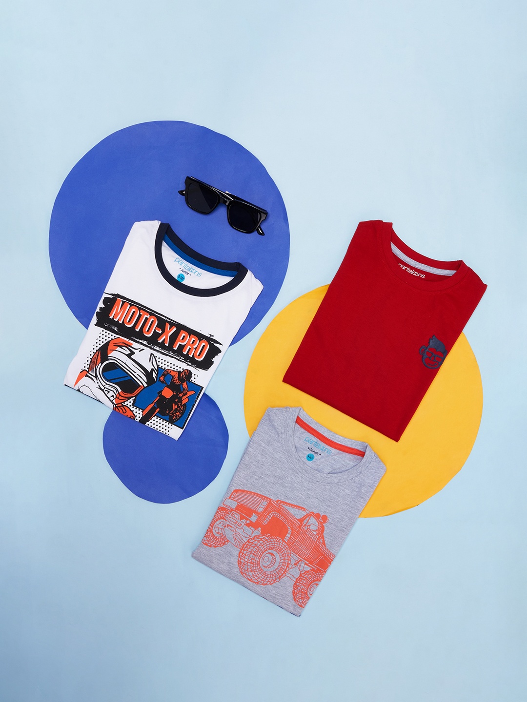 

Pantaloons Junior Boys Grey, White & Red Typography Printed T-shirt