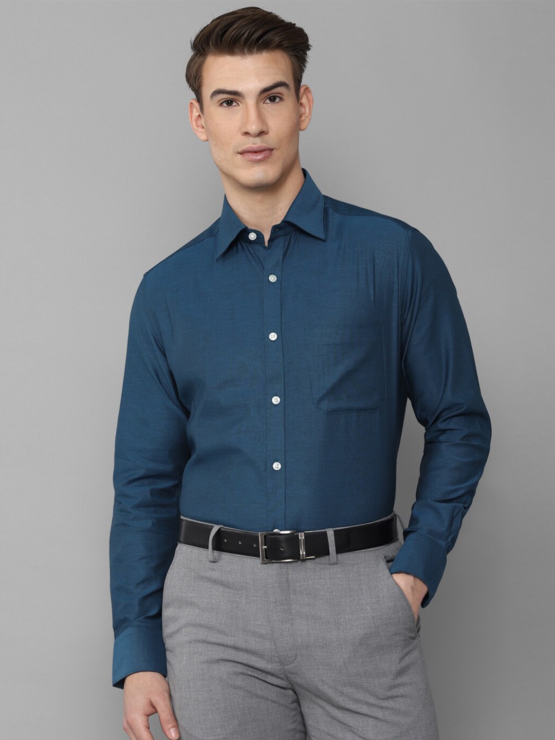 

Louis Philippe Men Blue Solid Formal Shirt