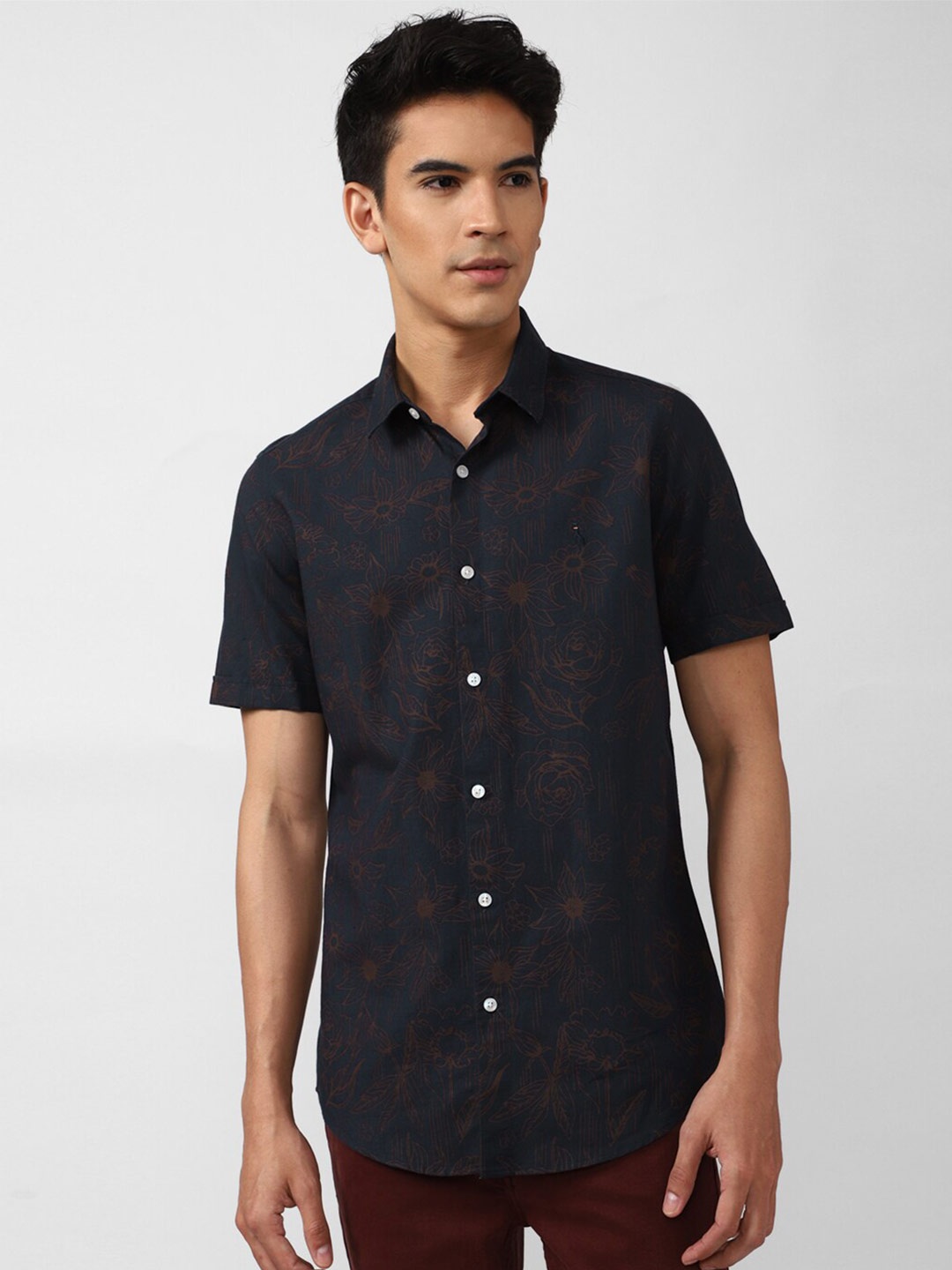 

SIMON CARTER LONDON Men Navy Blue Slim Fit Floral Printed Casual Shirt