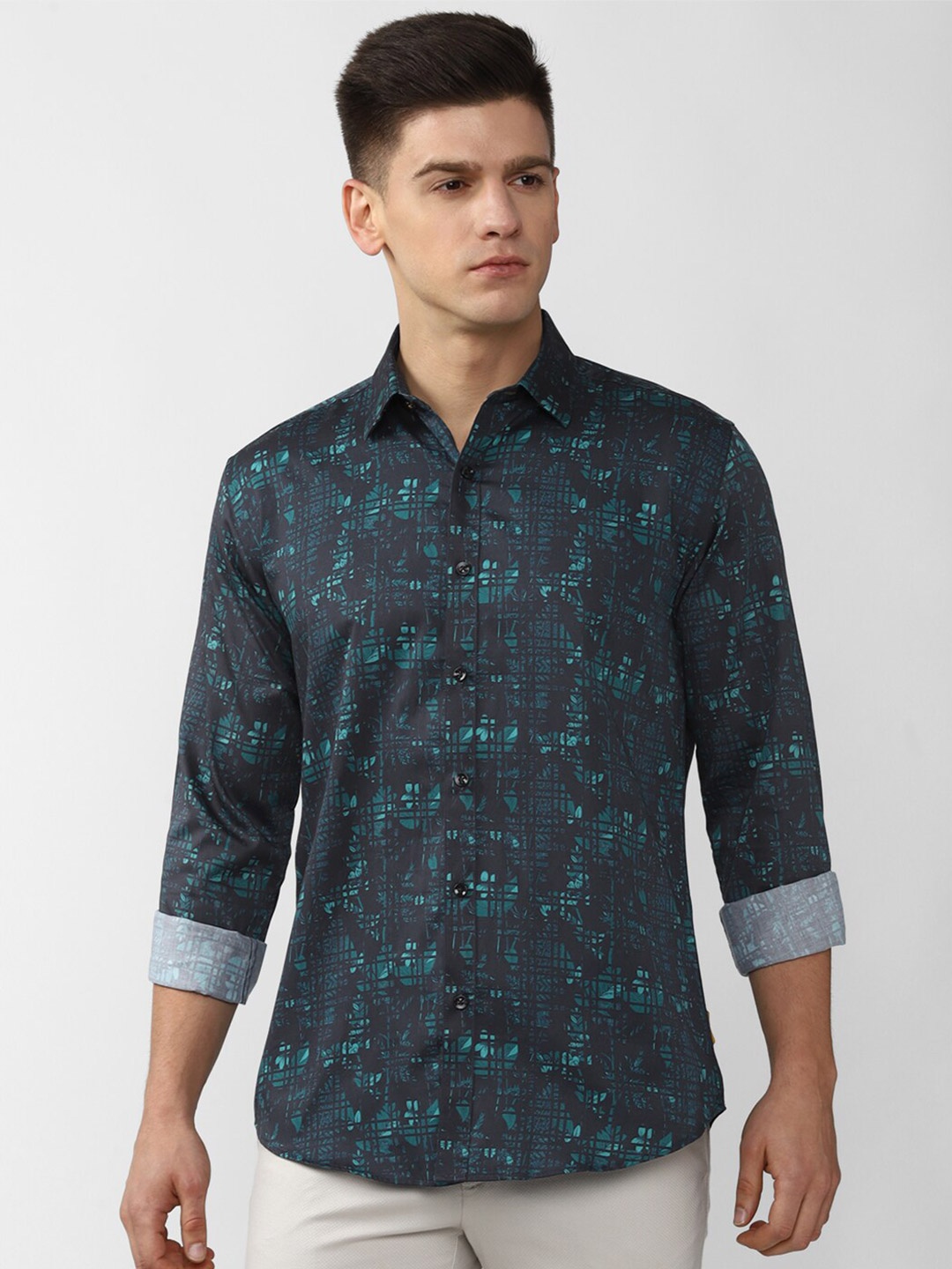 

V Dot Men Navy Blue Slim Fit Floral Printed Casual Shirt