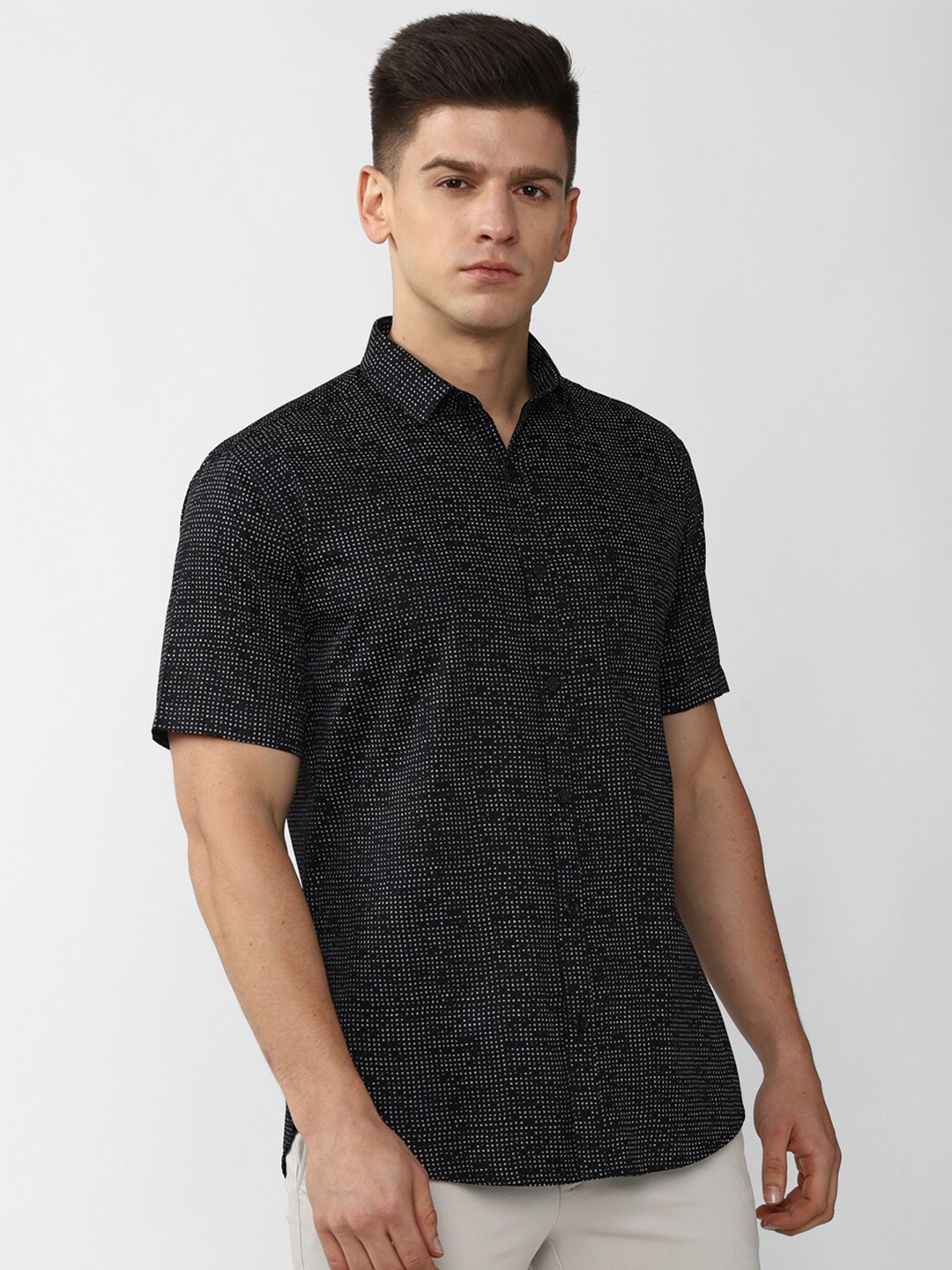 

V Dot Men Black Slim Fit Printed Casual Shirt