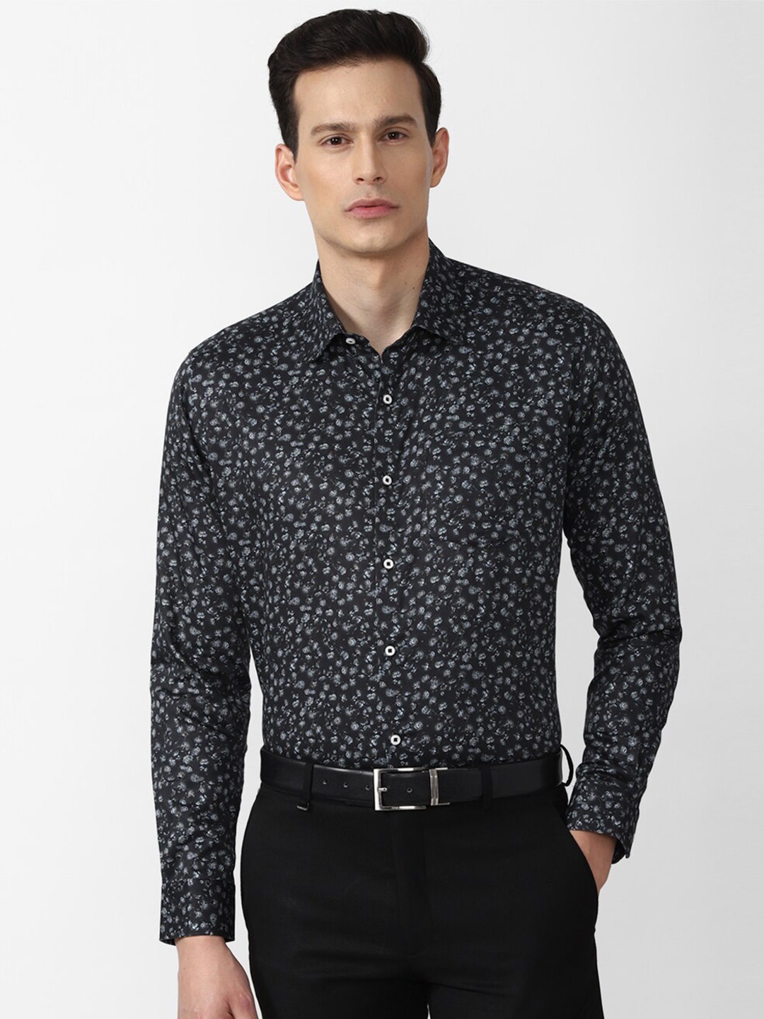 

Van Heusen Men Black Regular Fit Floral Printed Casual Shirt