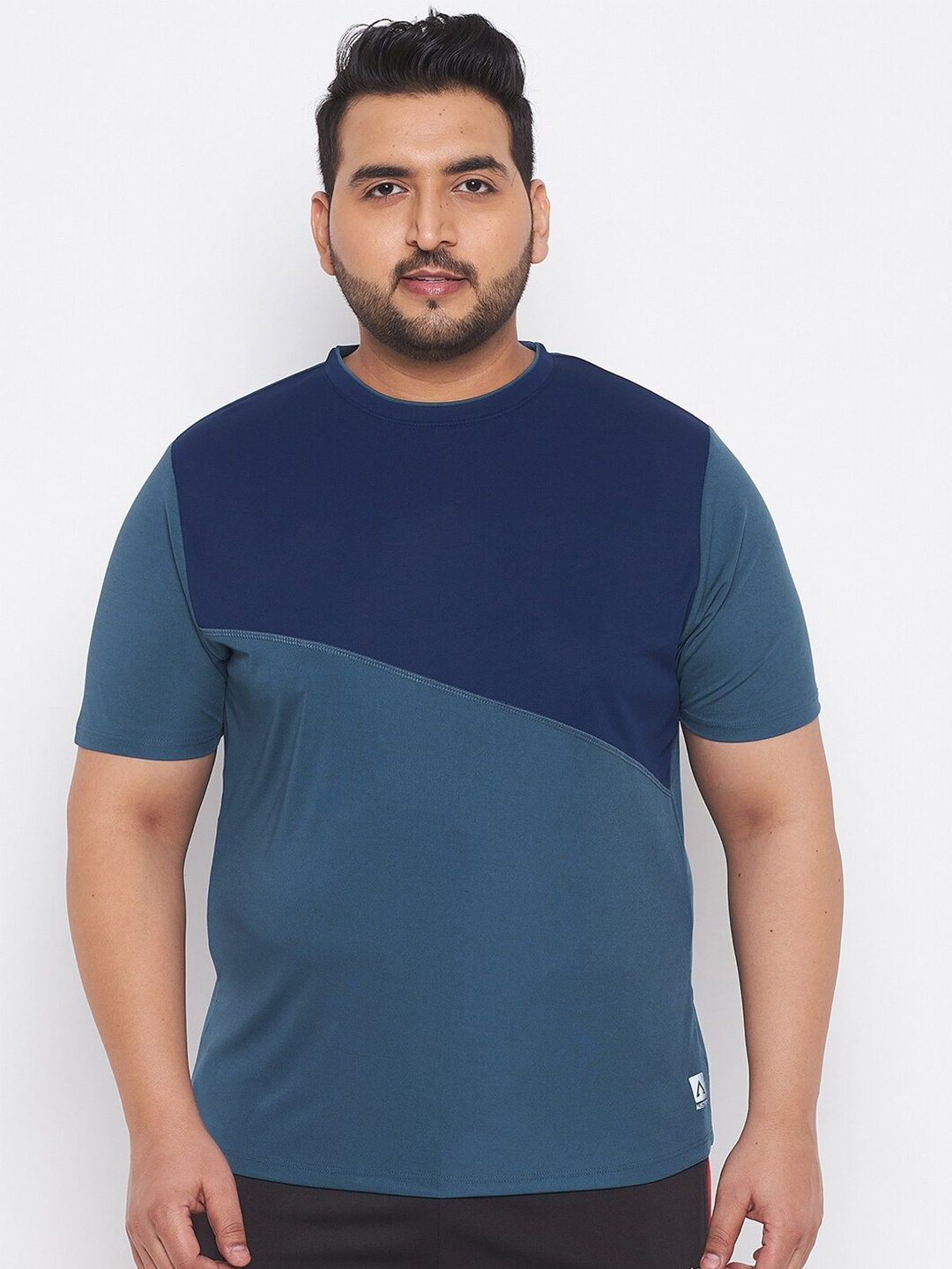 

AUSTIVO Men Blue Colourblocked T-shirt