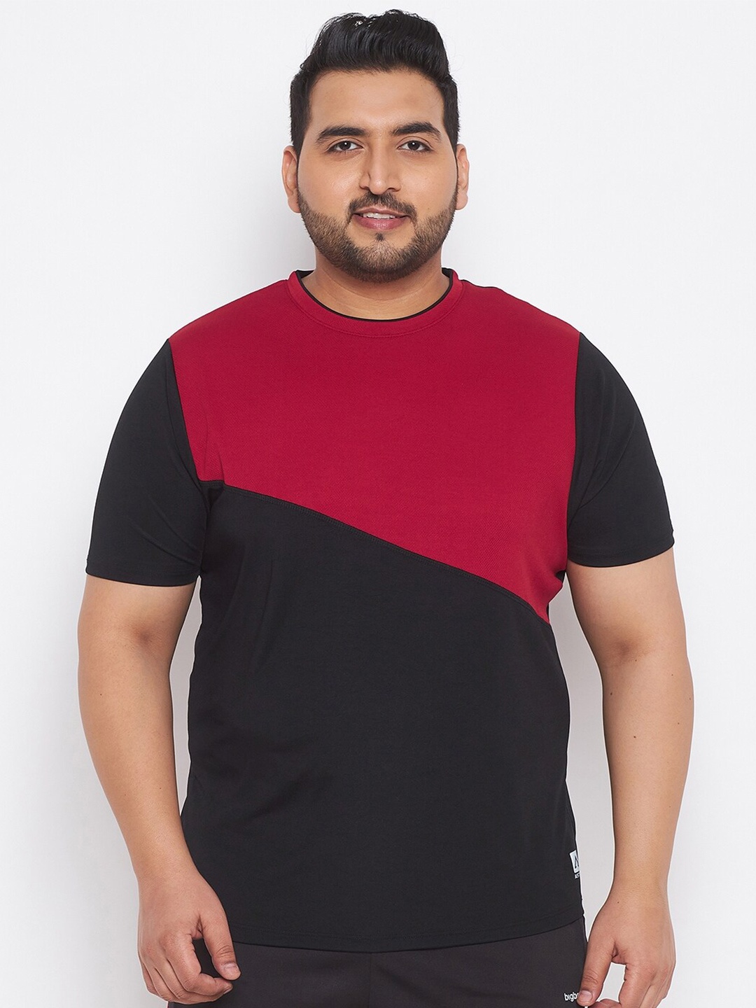 

AUSTIVO Men Black & Red Plus Size Colourblocked Round Neck T-shirt