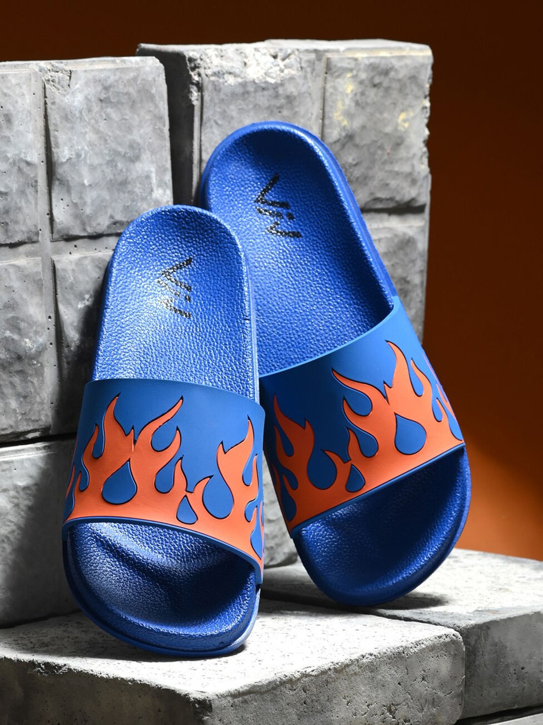 

VIV Men Blue & Orange Printed Rubber Sliders