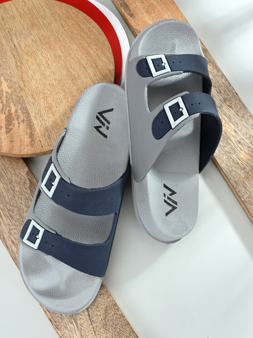 

VIV Men Grey & Navy Blue Colourblocked Rubber Sliders