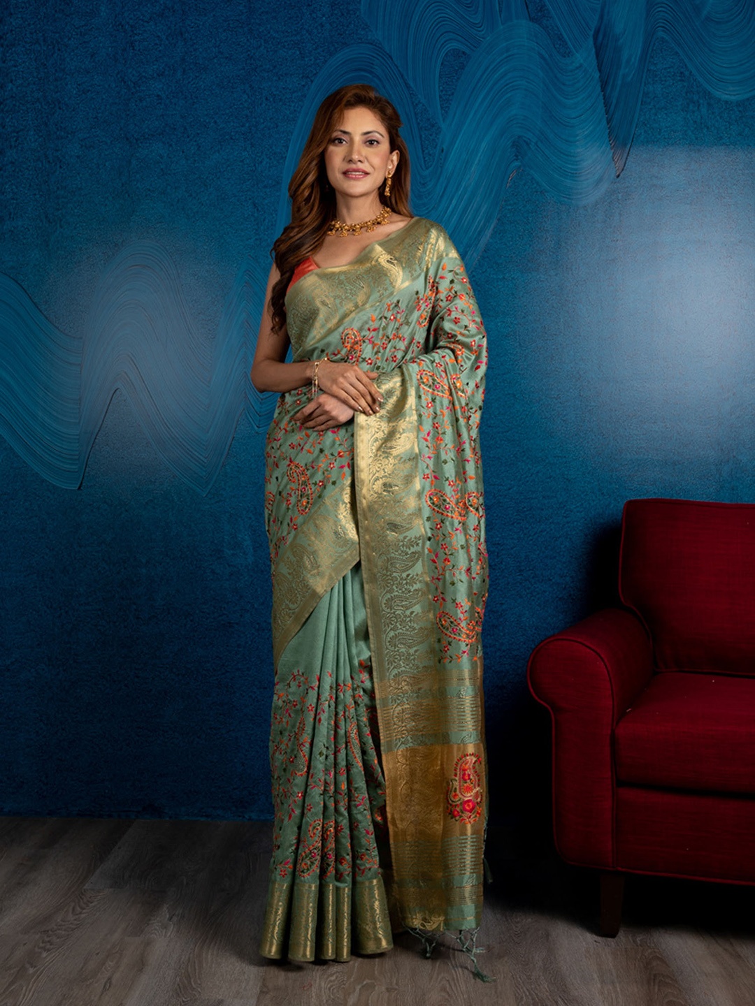 

BEATITUDE Blue & Orange Floral Zari Silk Blend Saree