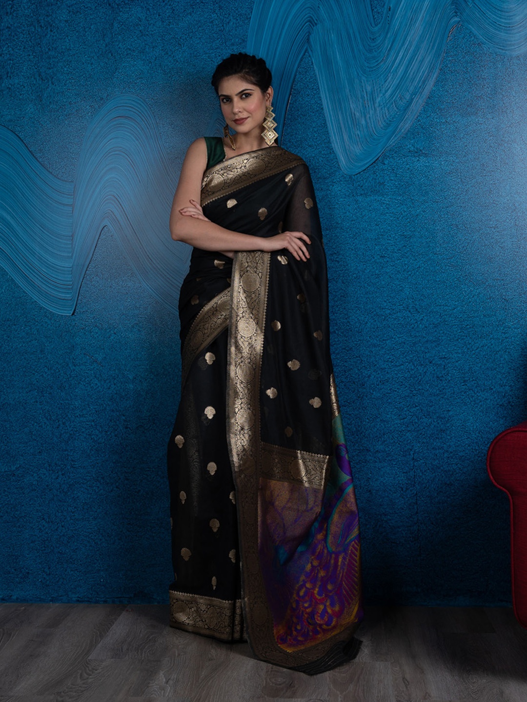 

BEATITUDE Black & Gold-Toned Ethnic Motifs Zari Silk Blend Banarasi Saree