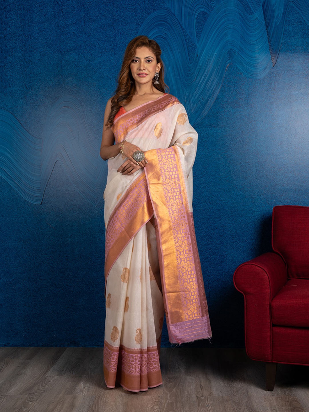 

BEATITUDE Off White & Pink Woven Design Linen Blend Banarasi Saree