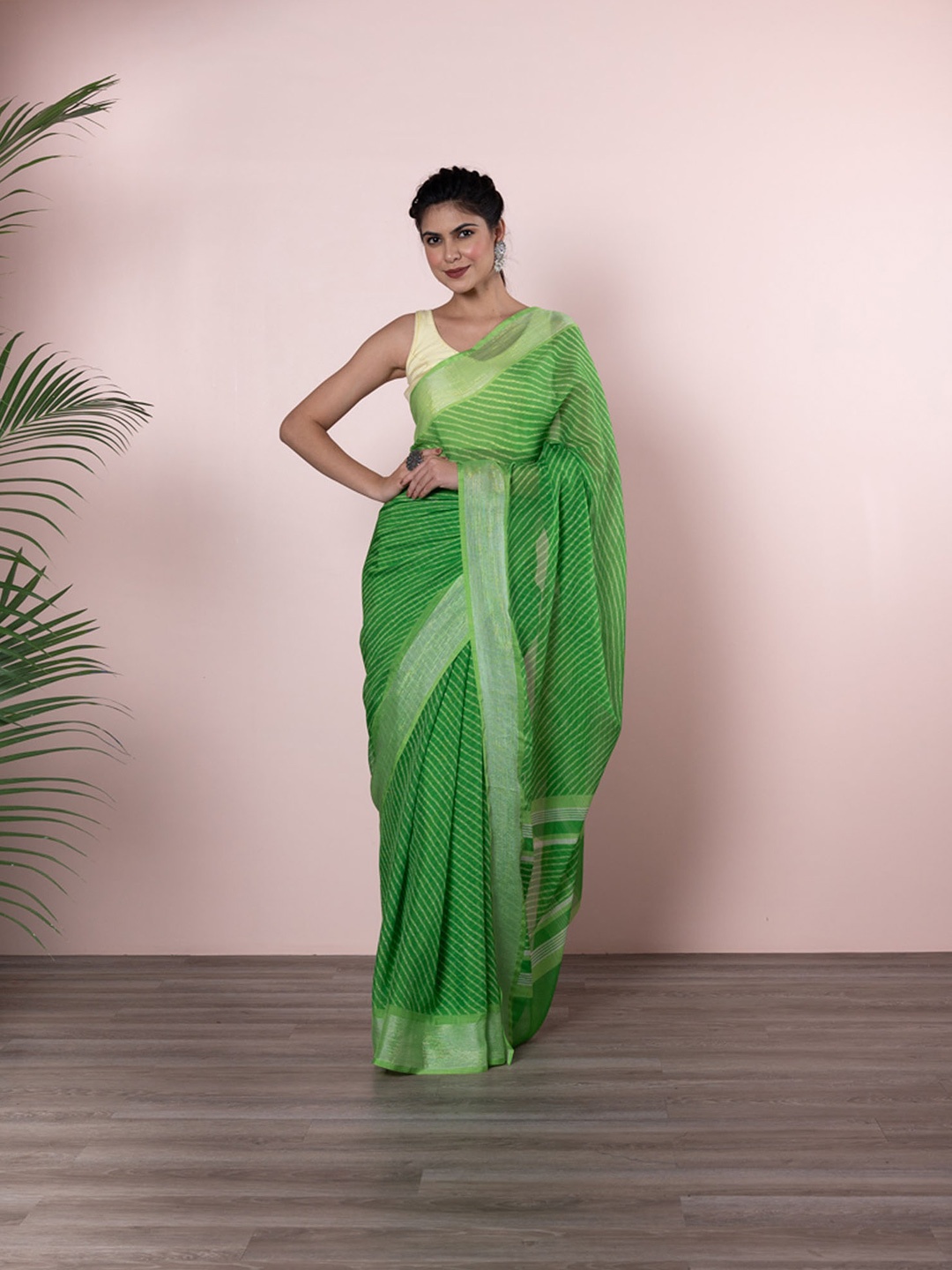 

BEATITUDE Green & Gold-Toned Zari Bordered Leheriya Saree