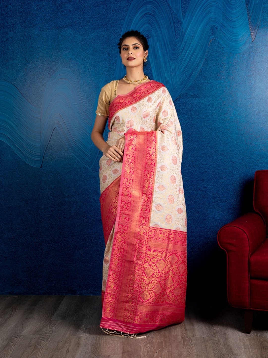 

BEATITUDE Off White & Peach-Coloured Ethnic Motifs Zari Silk Blend Banarasi Saree