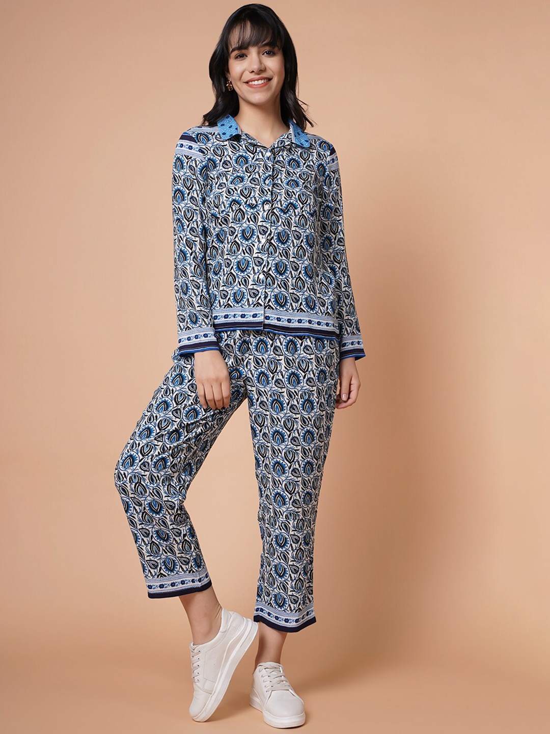 

HOUSE OF S Women Blue & White Printed Night suit