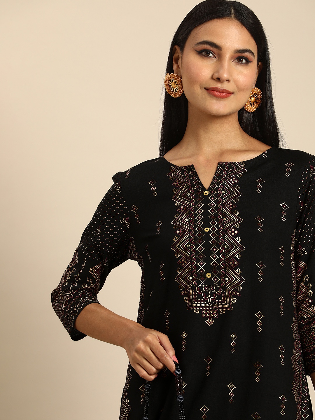 

Anouk Women Black & Gold-Toned Ethnic Motifs Printed Kurta with Trousers