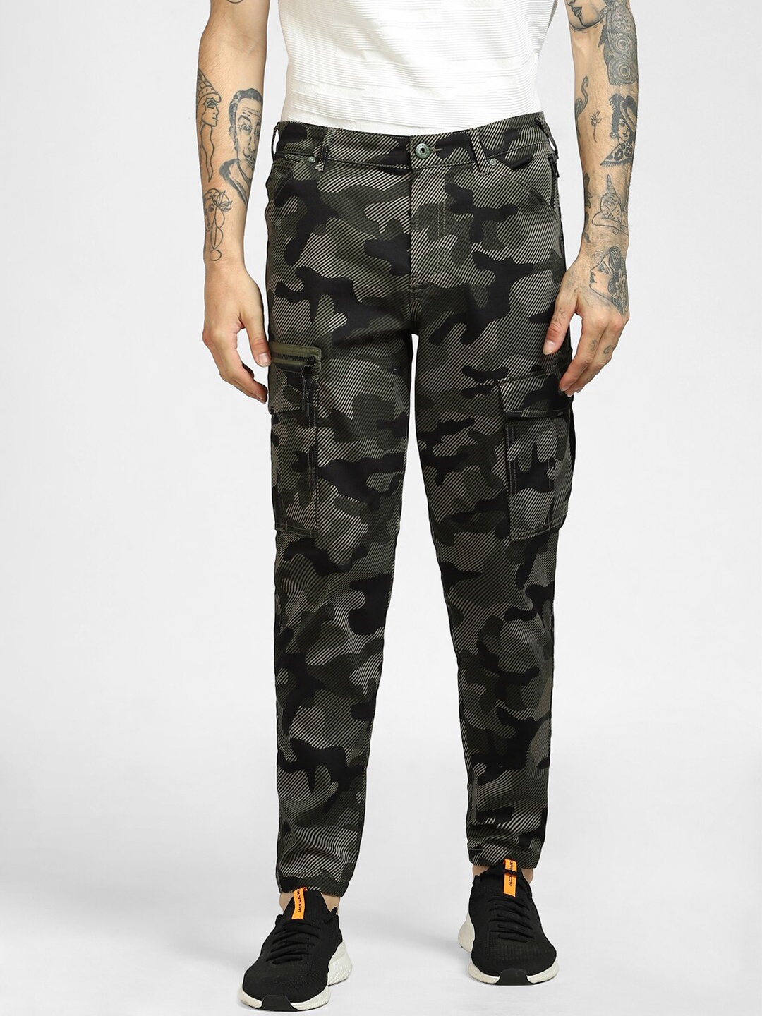 

Jack & Jones Men Green Camouflage Printed Cargos Trousers
