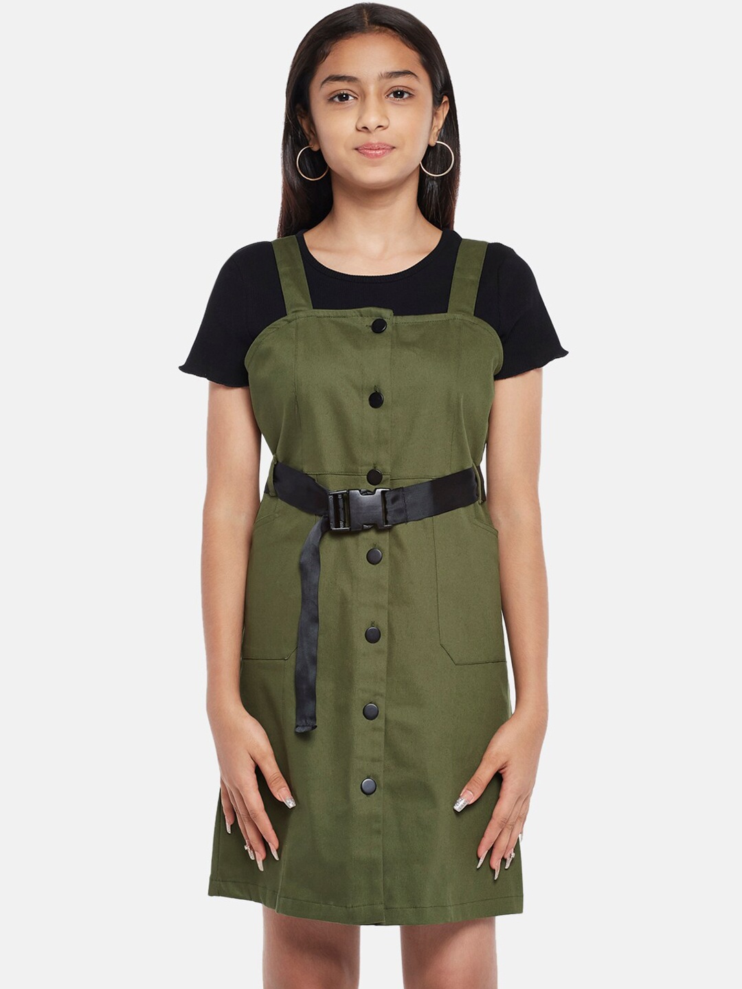 

Coolsters by Pantaloons Girls Olive Green & Black Solid Dungarees & T-Shirt