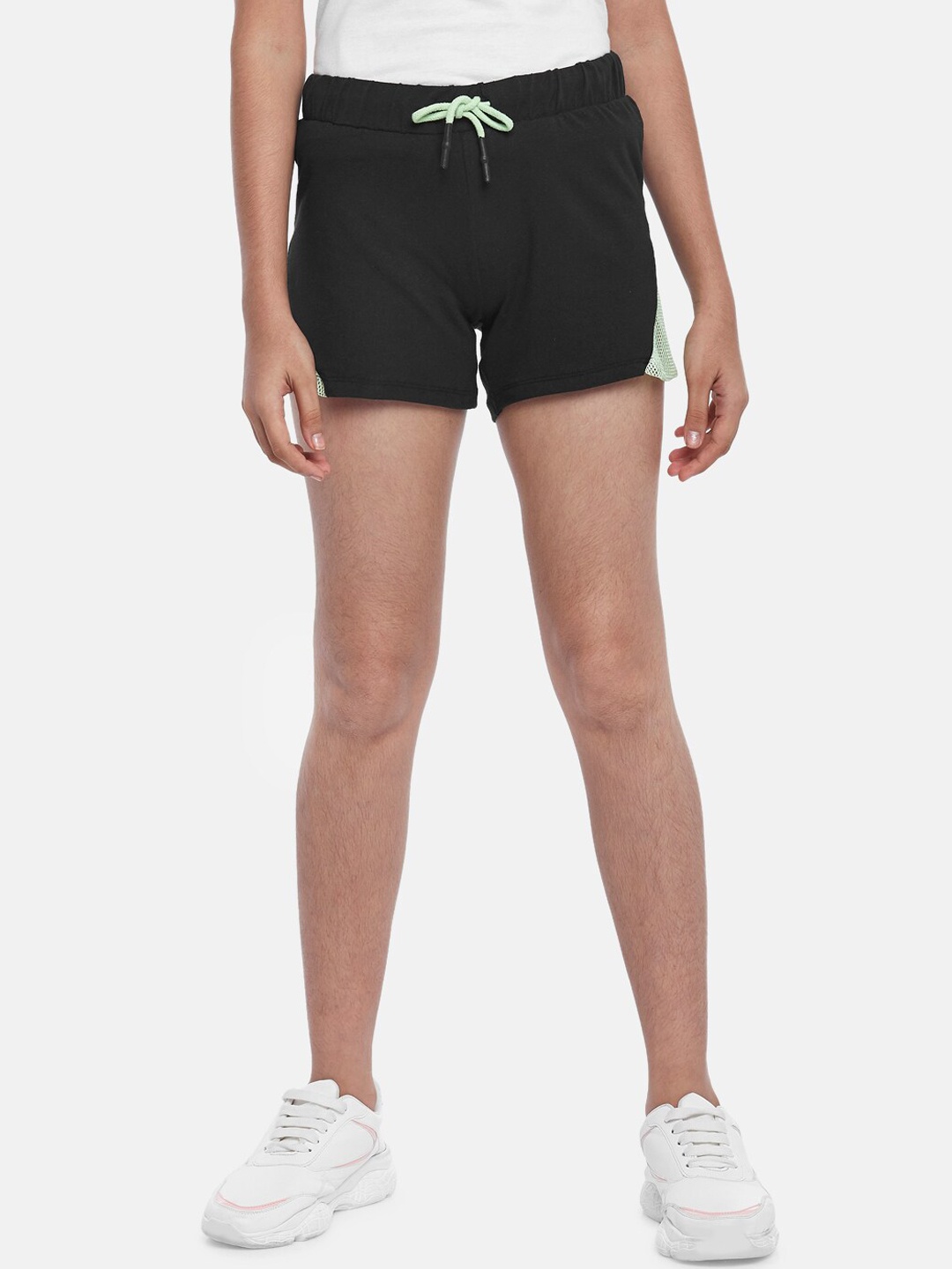 

Coolsters by Pantaloons Girls Black Colourblocked Shorts