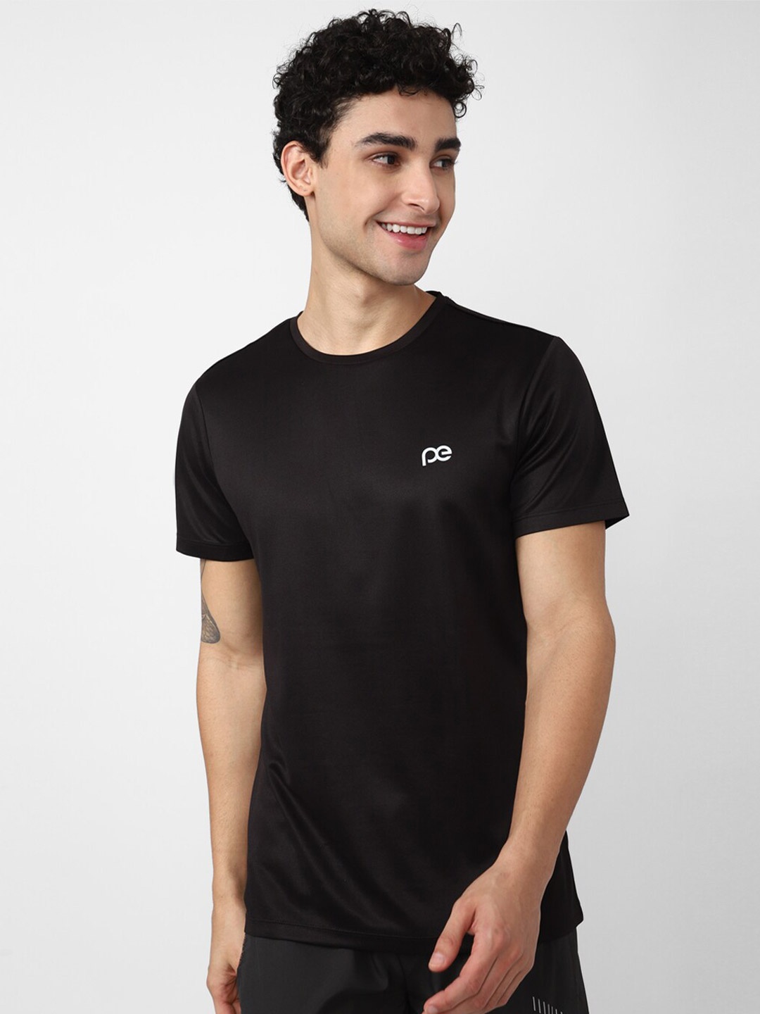 

Peter England Casuals Men Black Solid Slim Fit T-shirt