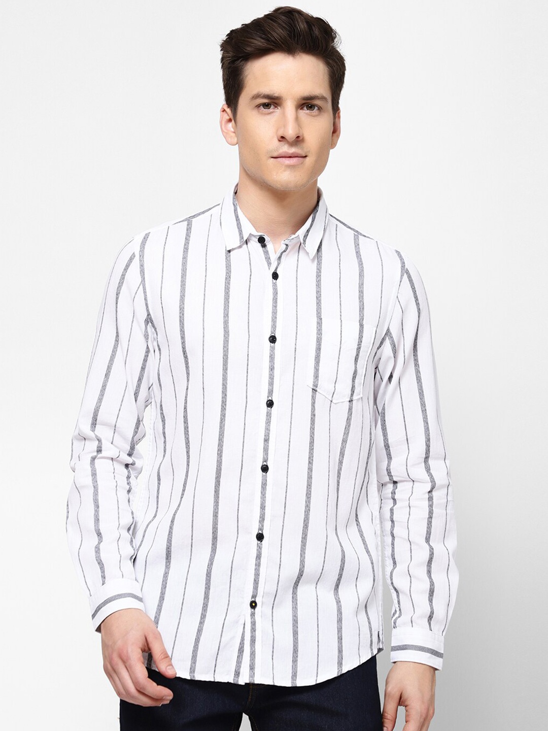

Wrangler Men White Slim Fit Striped Casual Shirt