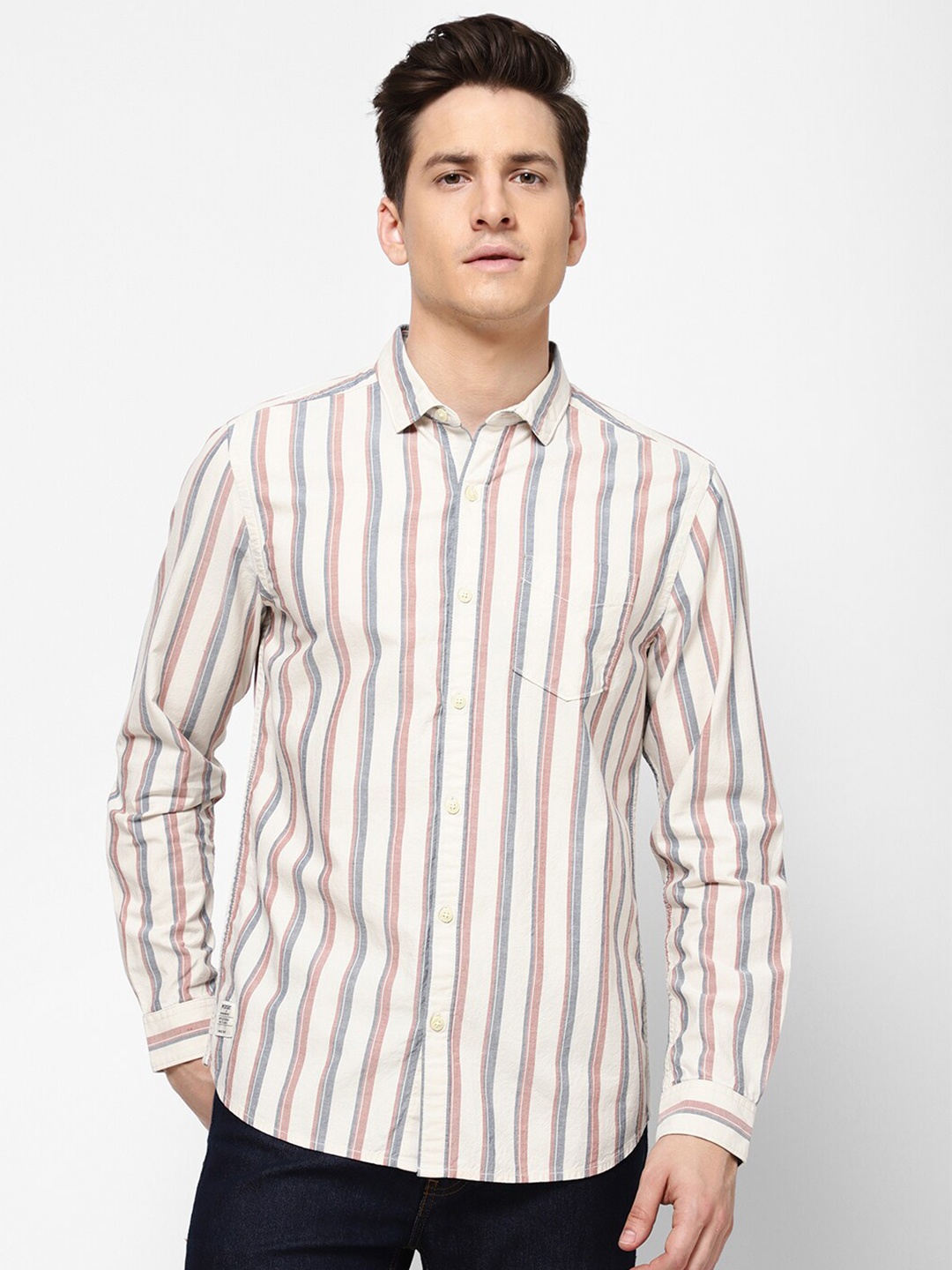 

Wrangler Men White Striped Casual Shirt