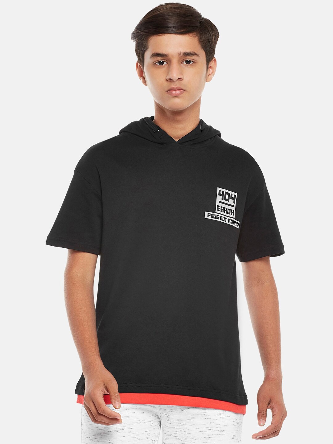 

Coolsters by Pantaloons Boys Black Solid Hooded T-shirt