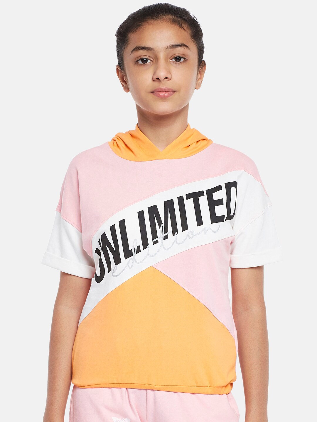 

Coolsters by Pantaloons Girls Multicoloured Typography Printed V-Neck Applique T-shirt, Multi