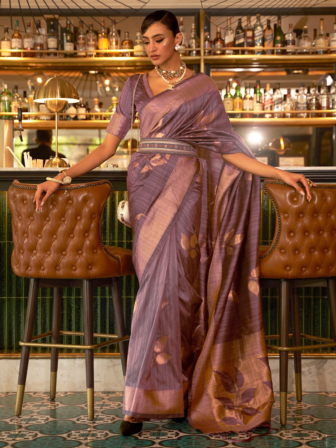 

Mitera Violet & Gold-Toned Floral Zari Silk Blend Banarasi Saree