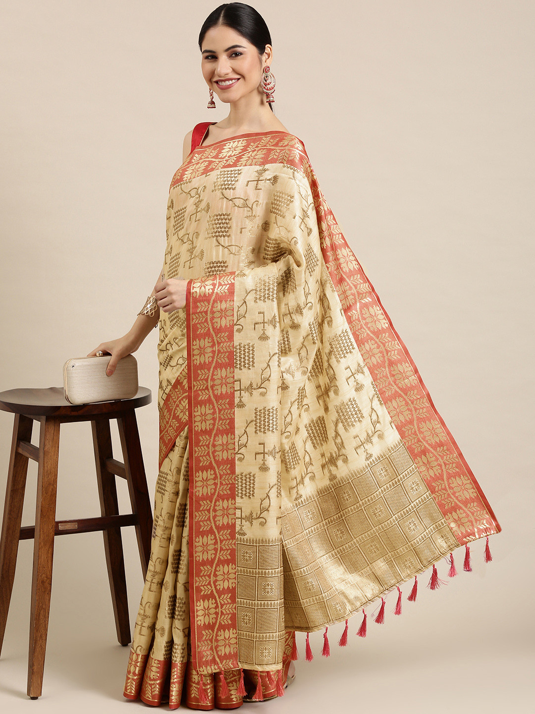 

Mitera Beige & Golden Ethnic Motifs Zari Silk Blend Kanjeevaram Saree