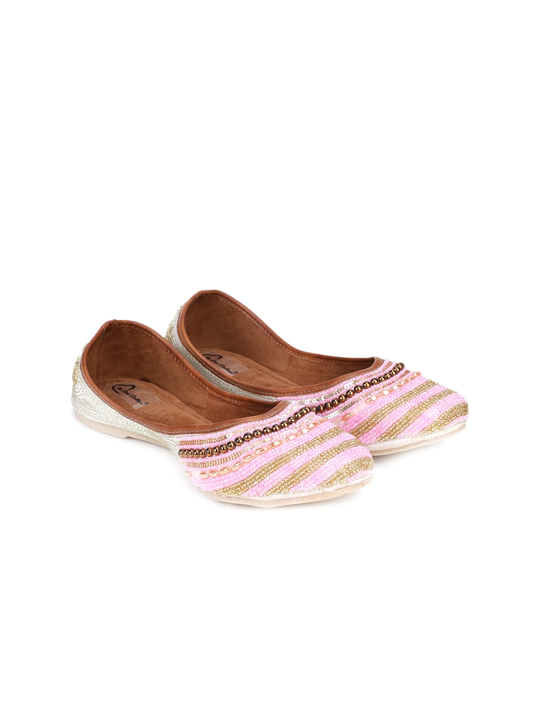 

The Desi Dulhan Women White Coloured & Pink-Toned Embellished Mojaris