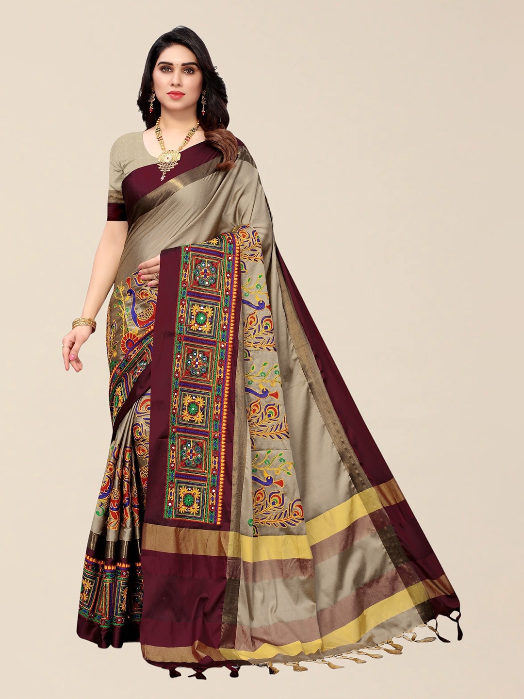 

SERONA FABRICS Beige & Green Embellished Embroidered Silk Cotton Saree With Blouse Piece