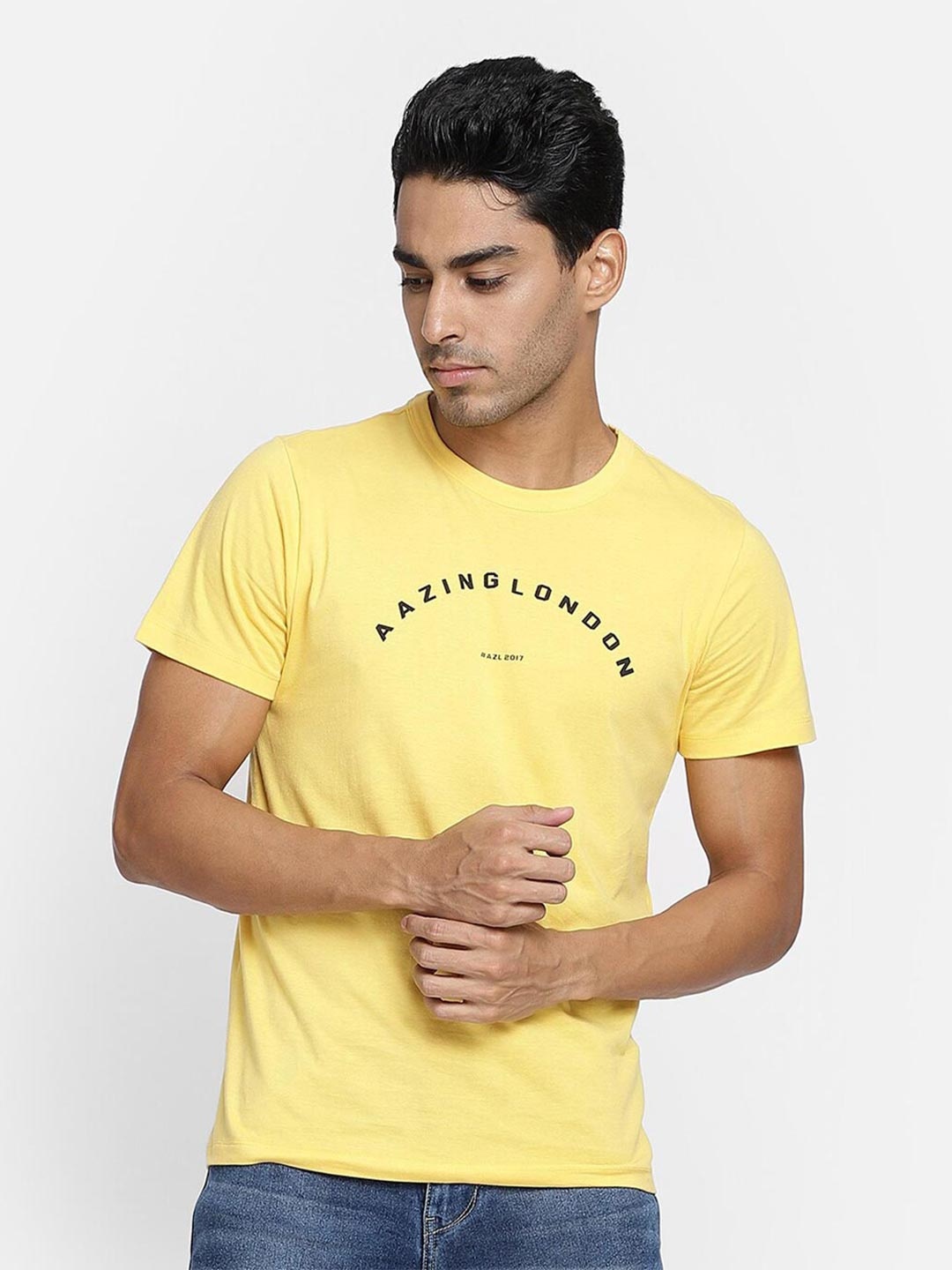 

Aazing London Men Yellow & Black Typography Printed T-shirt