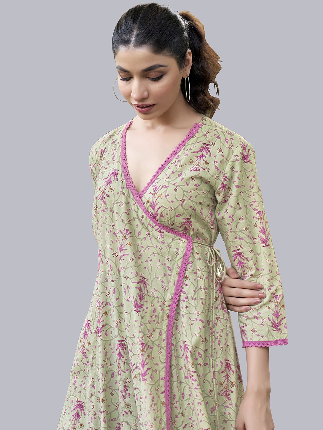 

NH KAPDEWALA Women Green Floral Printed Angrakha Pure Cotton Kurti with Trousers