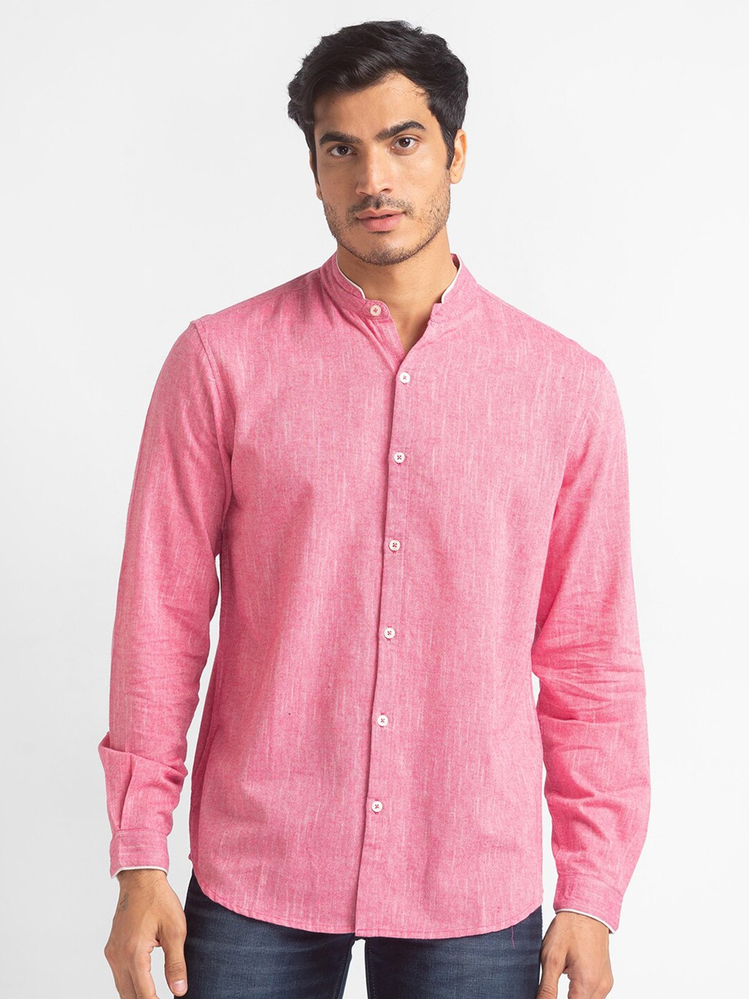 

Globus Men Pink Solid Shirt