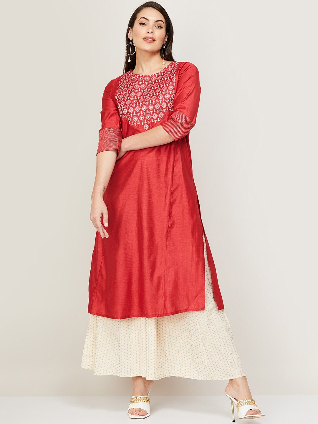 

Melange by Lifestyle Women Red Geometric Embroidered Thread Work Kurta