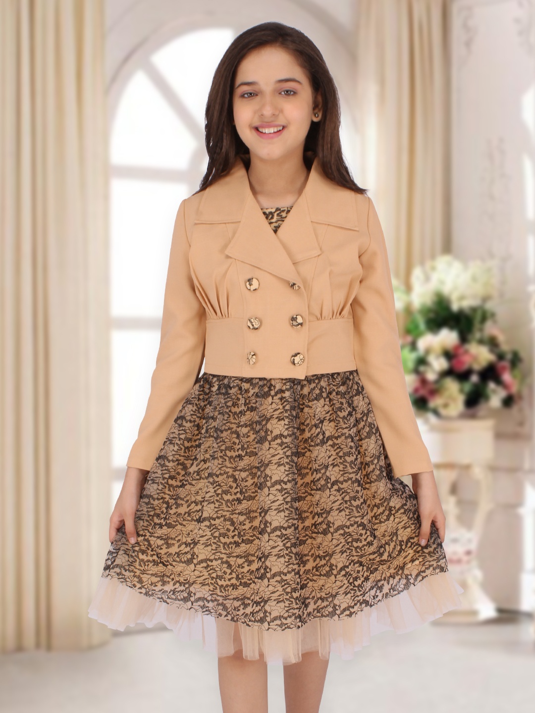 

CUTECUMBER Beige Floral Applique Lace Dress With Shrug