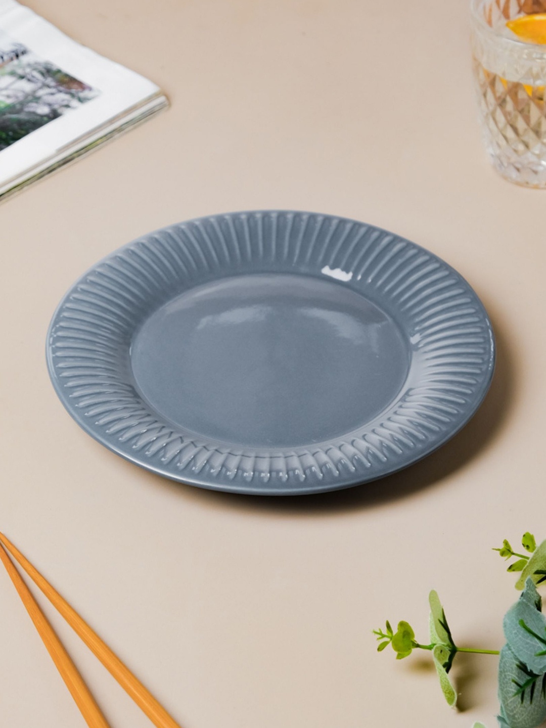 

Nestasia Grey Microwave Safe Textured Ceramic Glossy Plate