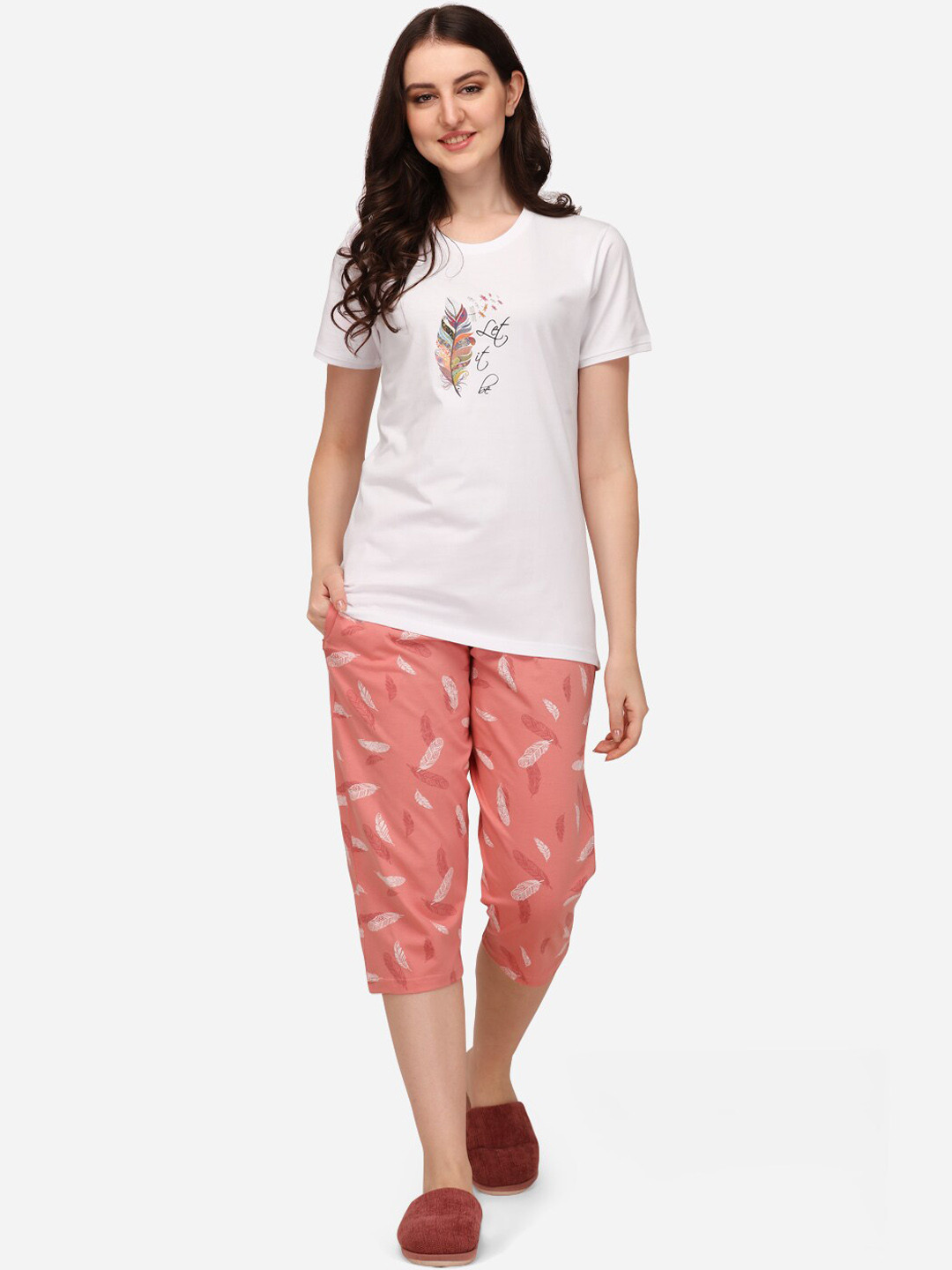 

Lenissa Women White & Peach-Coloured Pure Cotton Printed Night suit