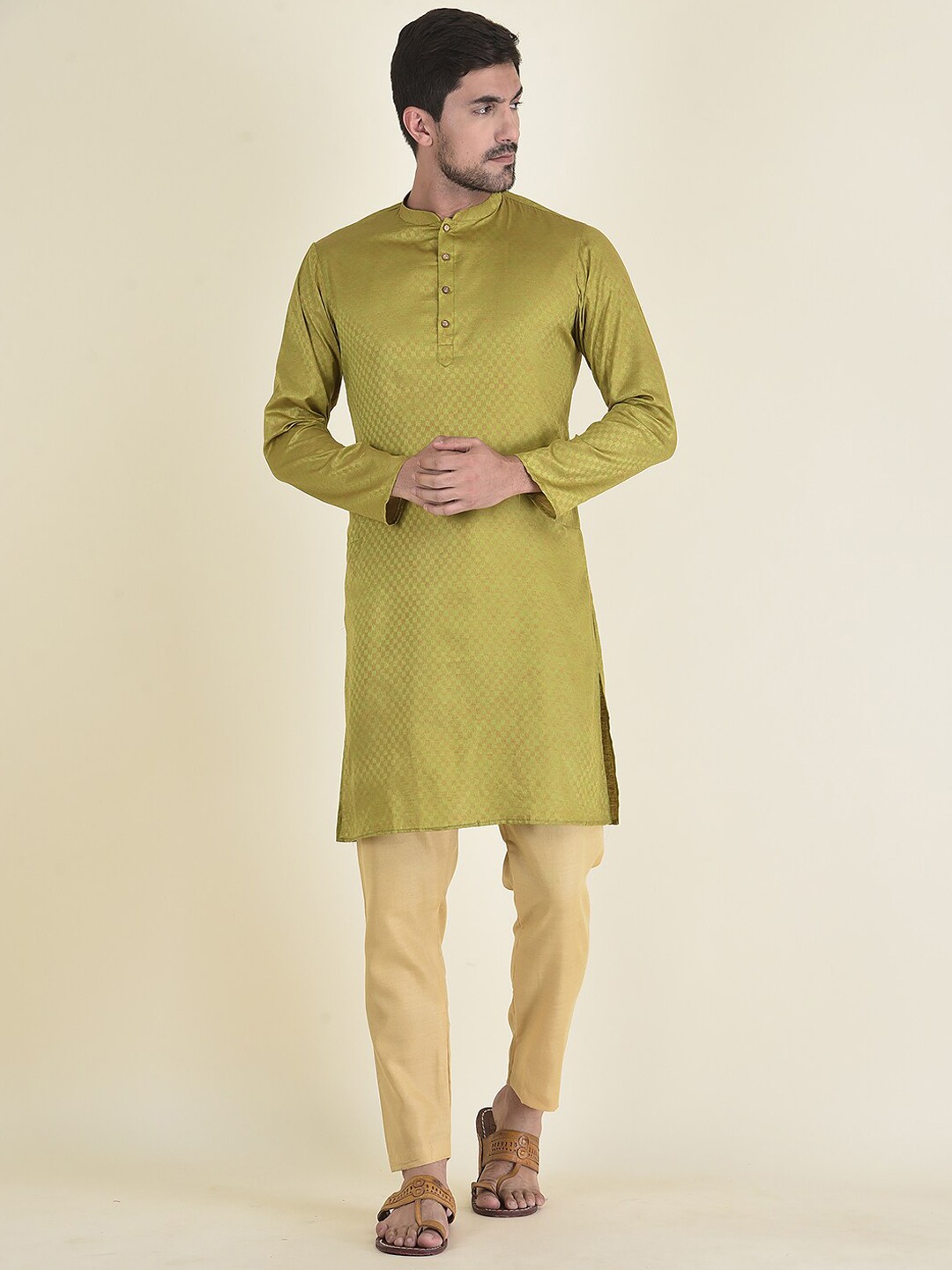 

DEYANN Men Green Mandarin Collar Kurti with Trousers