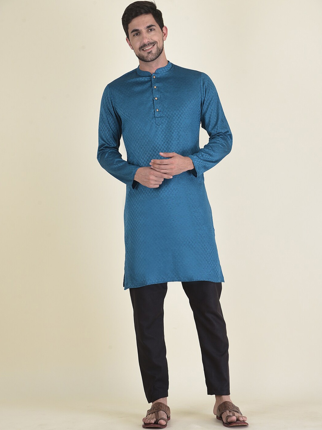 

DEYANN Men Navy Blue Kurta with Pyjamas