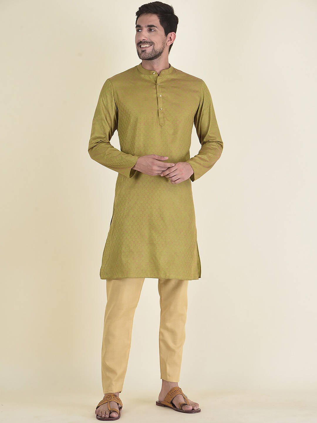 

DEYANN Men Green Kurta with Trousers