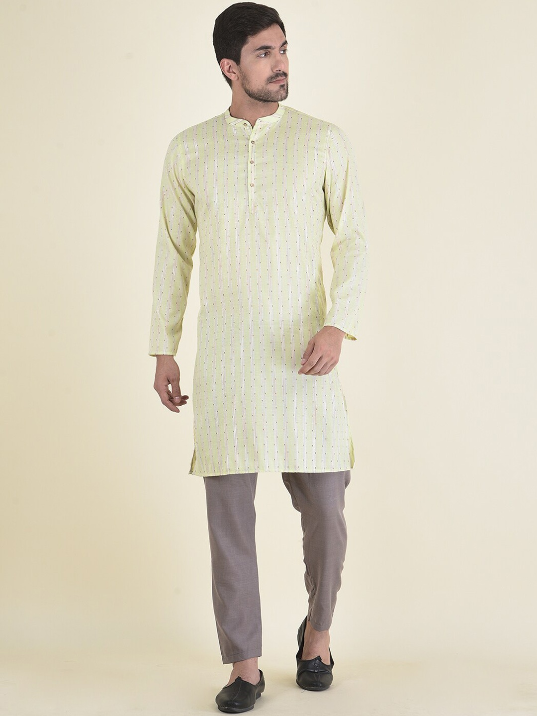 

DEYANN Men Green Printed Kurta Mandarin collar with Grey Solid Pyjamas