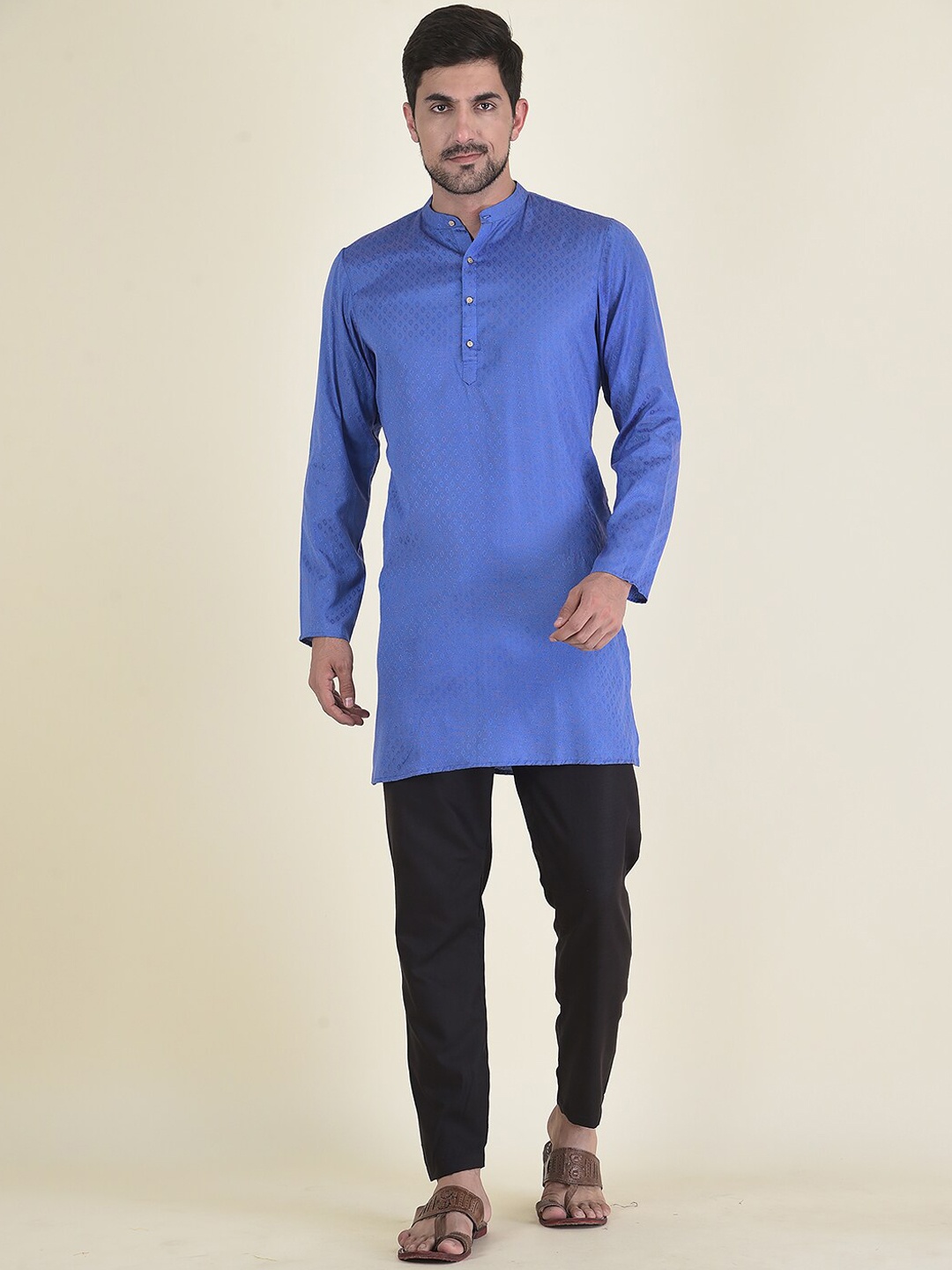 

DEYANN Men Blue Kurta with Trousers