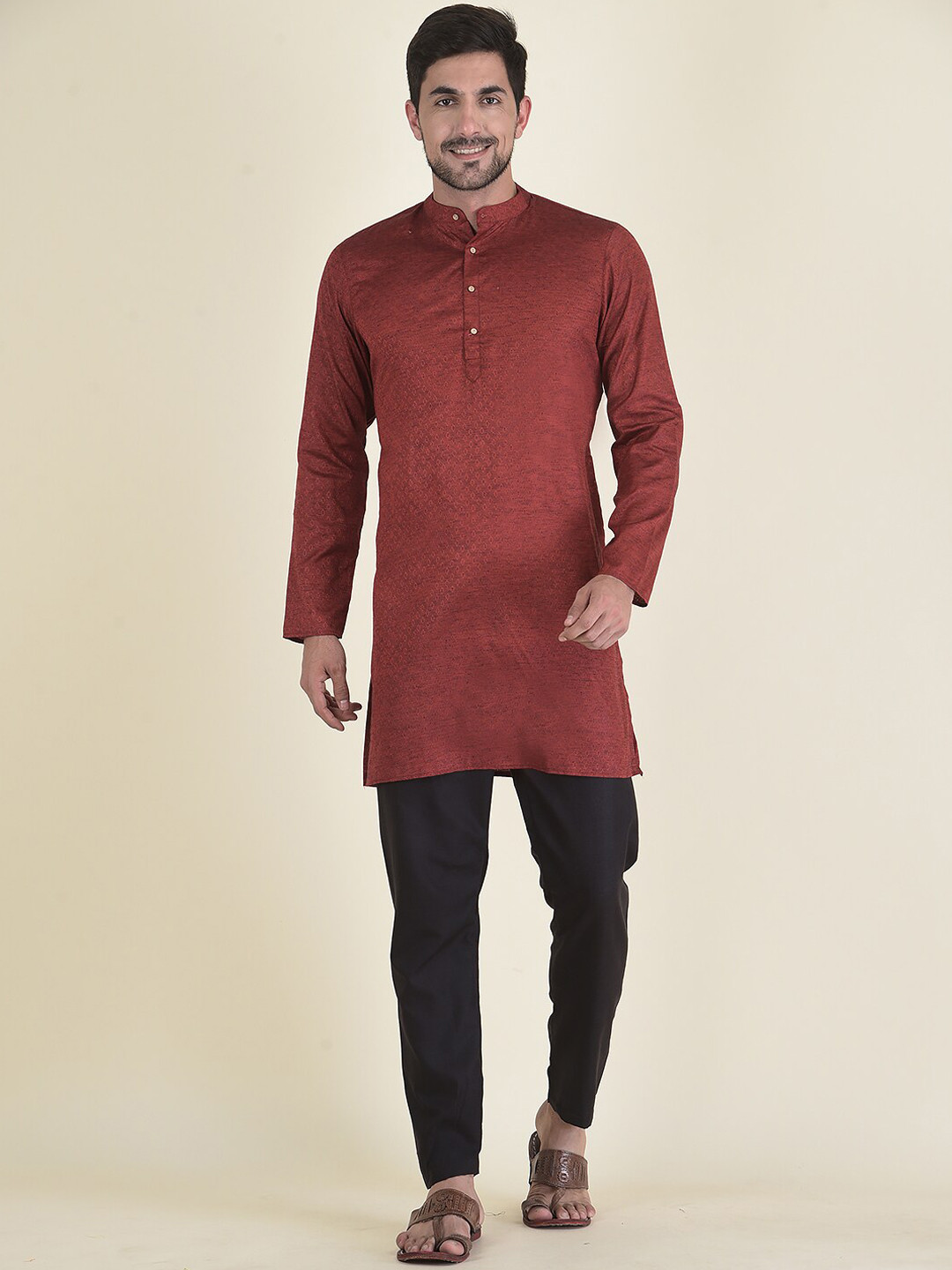 

DEYANN Men Maroon Kurta with Trousers