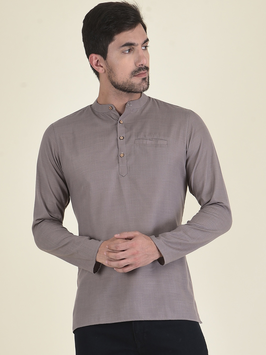 

DEYANN Men Silver-Toned Solid Mandarin Collar Kurta