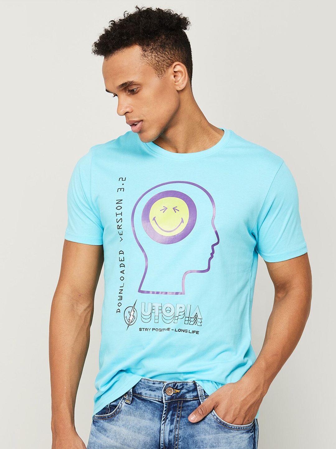

SmileyWorld Men Turquoise Blue Printed Raw Edge Slim Fit T-shirt